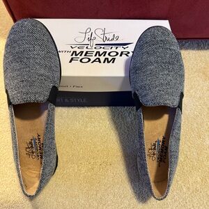 Life stride velocity memory foam shoes